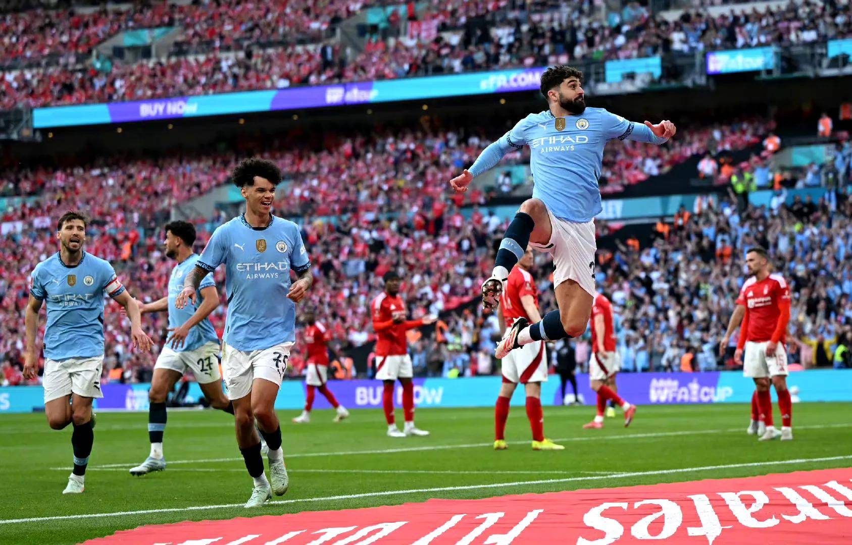 曼城前锋遭遇身体不适，成为球队后顾之忧