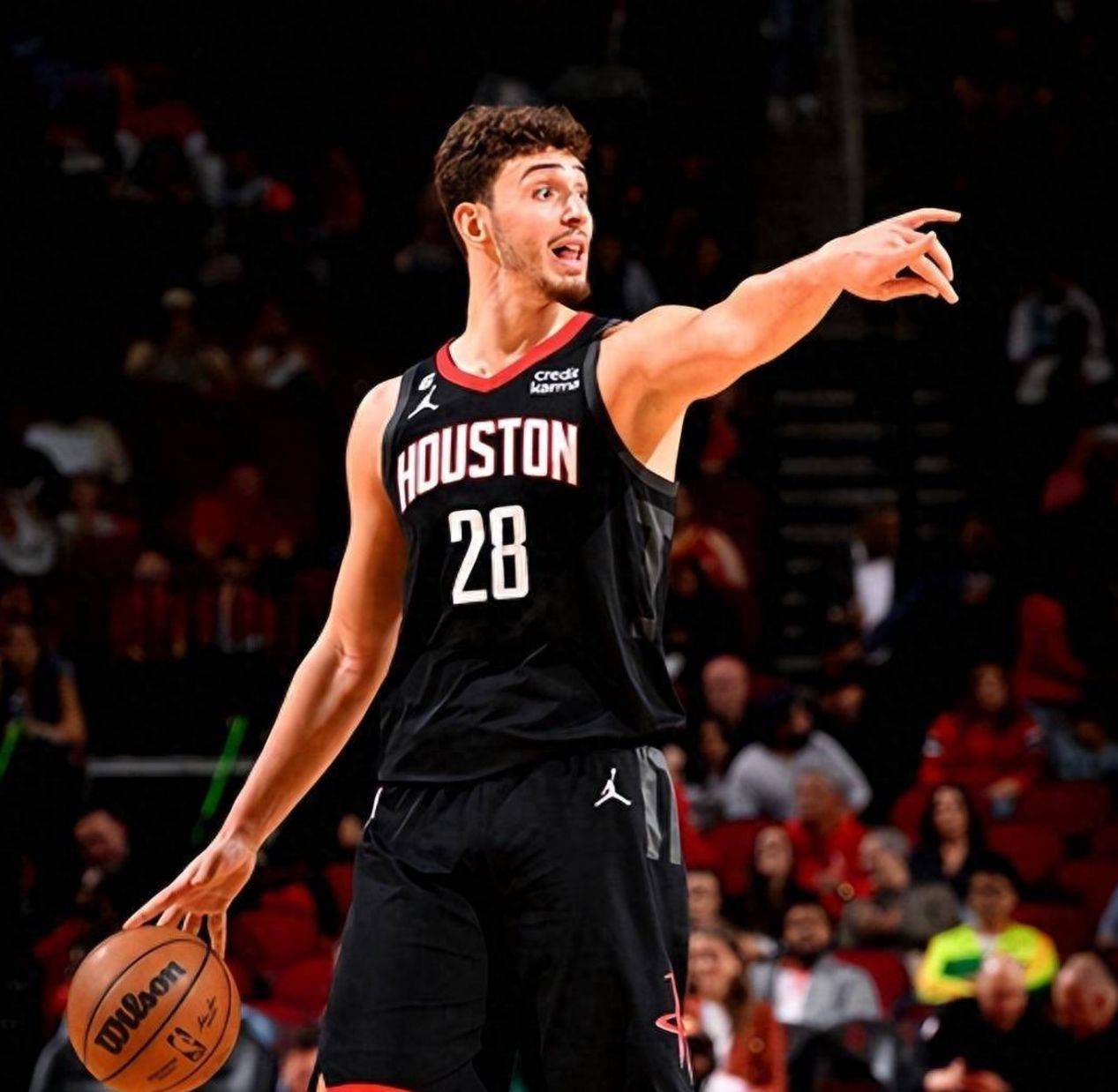 火箭复出首战，逆转取胜状态火爆，字母哥成为焦点！的简单介绍