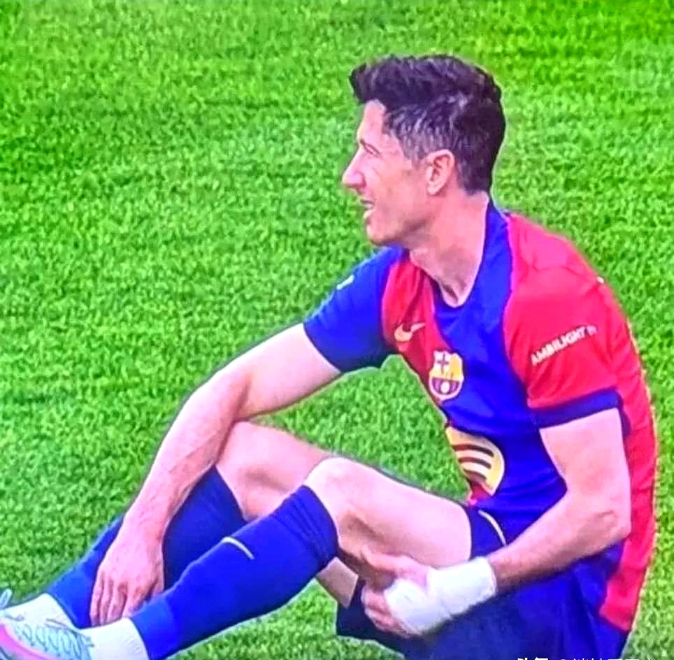 莱万多夫斯基连续十五场比赛得分超过领先优势明显，法国队不断突破！